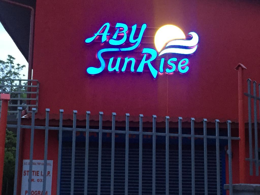 Hotel Aby Sunrise Orszowa Zewnętrze zdjęcie